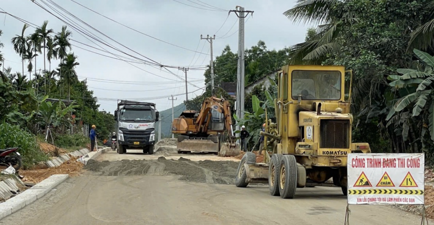 Thi công hợp phần giao thông thuộc Dự án liên kết vùng miền Trung tỉnh Quảng Nam (cũ).