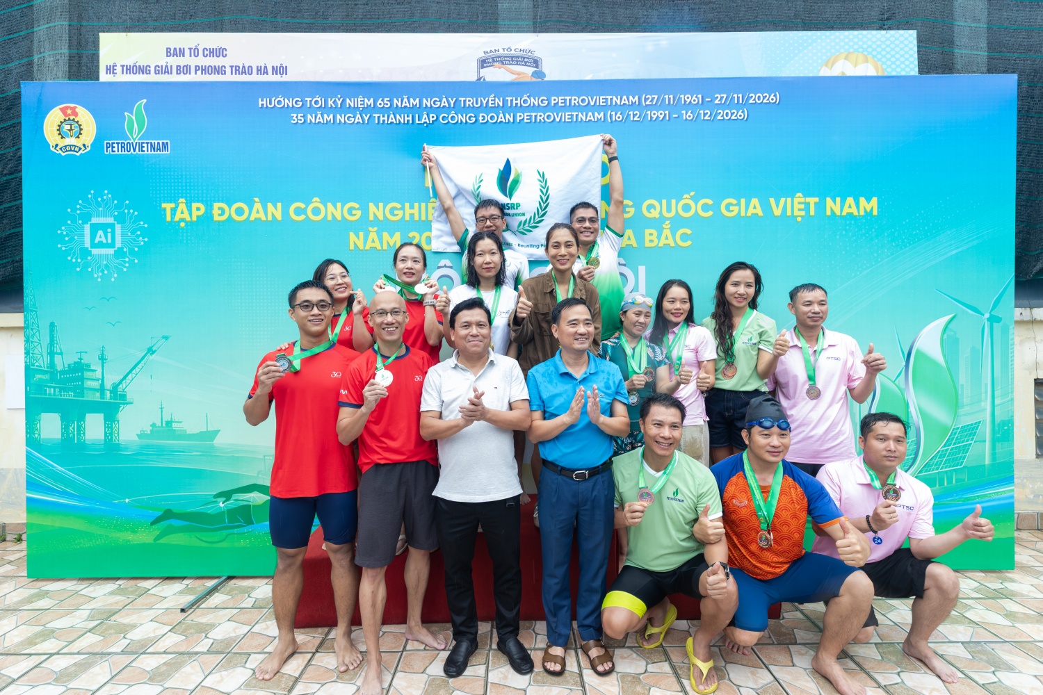Trao giải môn bơi lội