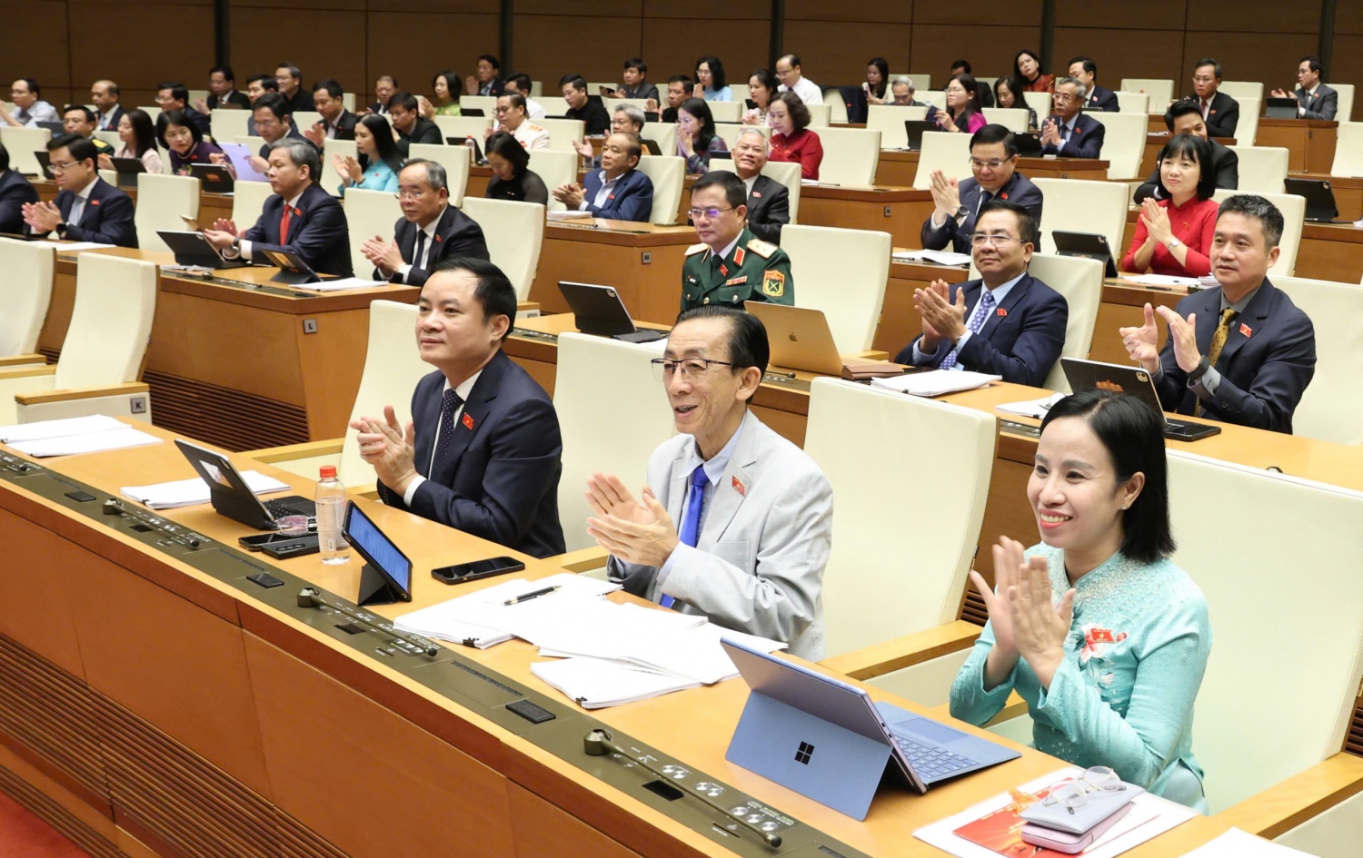 Chủ tịch Quốc hội: Đã có quyết sách, không để người dân, doanh nghiệp phải chờ đợi