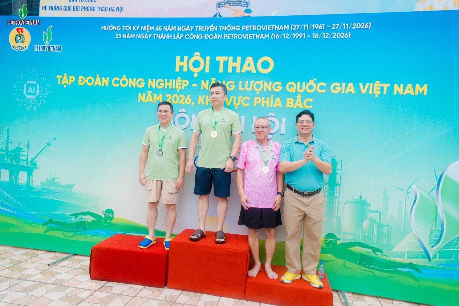 VĐV Bùi Huy Tân và VĐV Ngô Anh Hiền nhận Huy chương Vàng và Huy chương Bạc nội dung 50m nam lứa tuổi từ 51 trở lên. VĐV Bùi Huy Tân và VĐV Ngô Anh Hiền nhận Huy chương Vàng và Huy chương Bạc nội dung 50m nam lứa tuổi từ 51 trở lên.