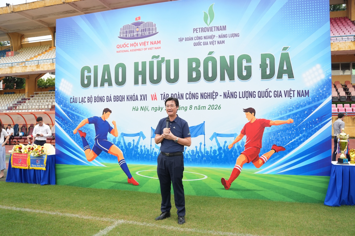 [CHÙM ẢNH] Sôi nổi trận giao hữu bóng đá giữa PETROVIETNAM và CLB Bóng đá ĐBQH Khóa XVI