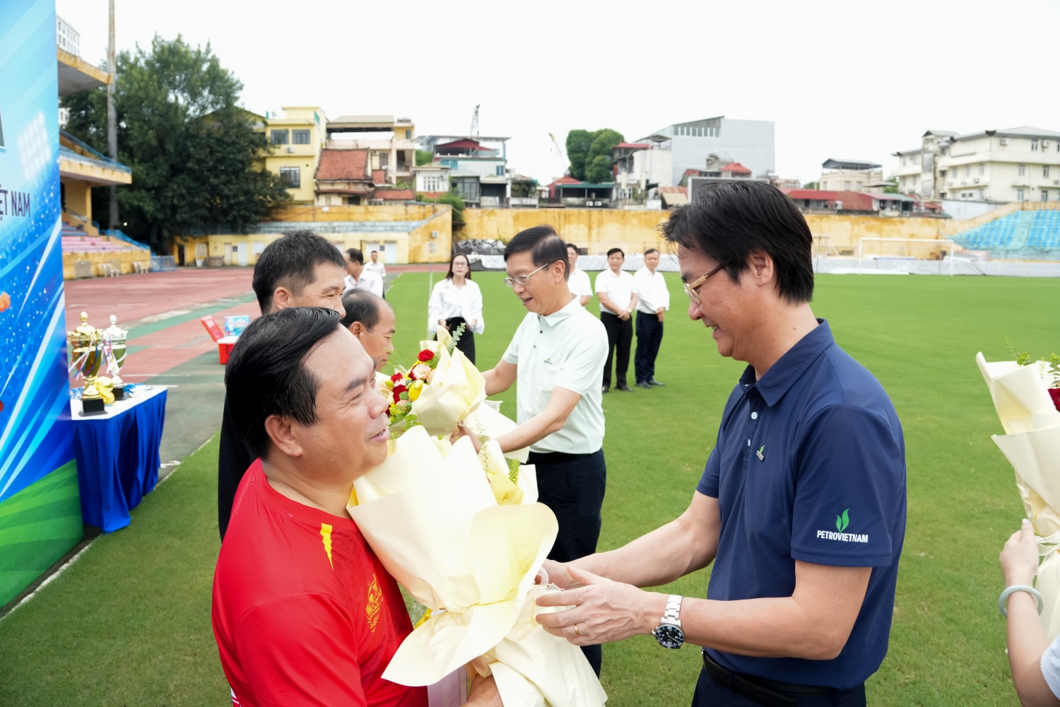 [CHÙM ẢNH] Sôi nổi trận giao hữu bóng đá giữa PETROVIETNAM và CLB Bóng đá ĐBQH Khóa XVI