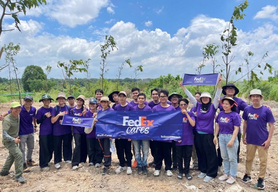 FedEx góp phần phục hồi hệ sinh thái rừng ngập mặn và phủ xanh đô thị tại Việt Nam