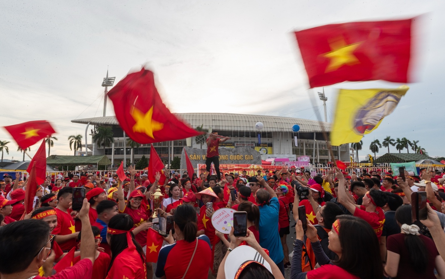 [VIDEO] Sân Mỹ Đình ngập tràn sắc đỏ trước trận chung kết lượt về ASEAN Cup 2026