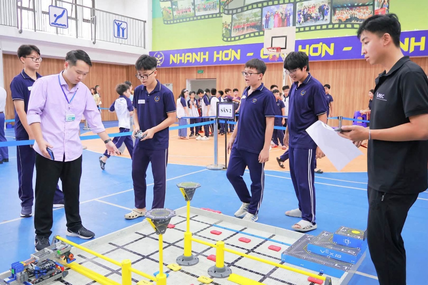 Trường THCS Cầu Giấy lan tỏa niềm đam mê STEM qua sân chơi VEX IQ