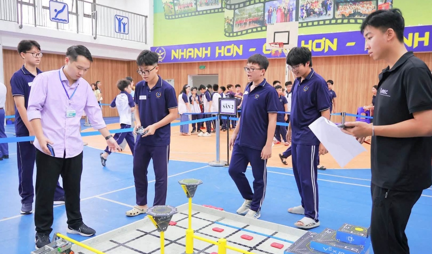 Trường THCS Cầu Giấy lan tỏa niềm đam mê STEM qua sân chơi VEX IQ