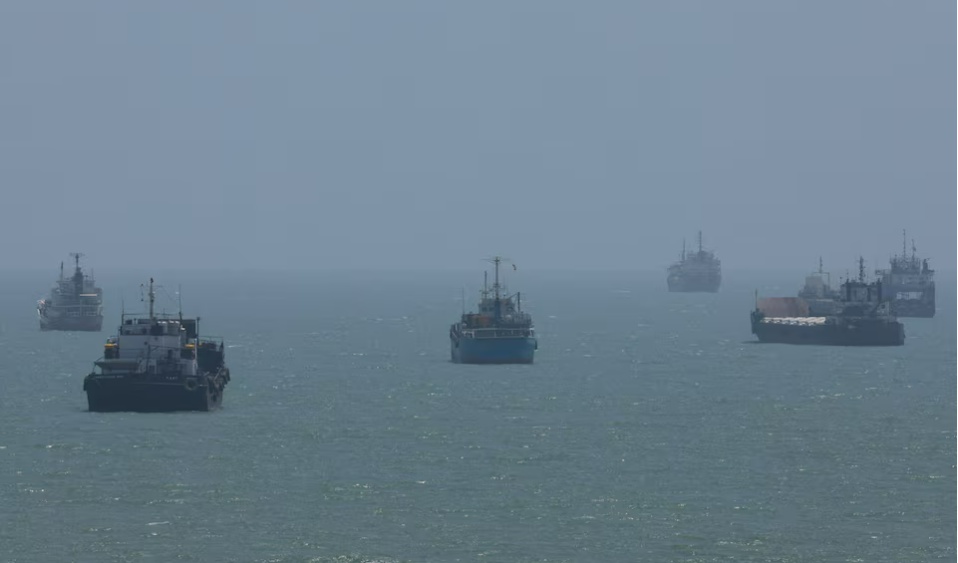 Lưu lượng tàu qua eo biển Hormuz tăng nhẹ