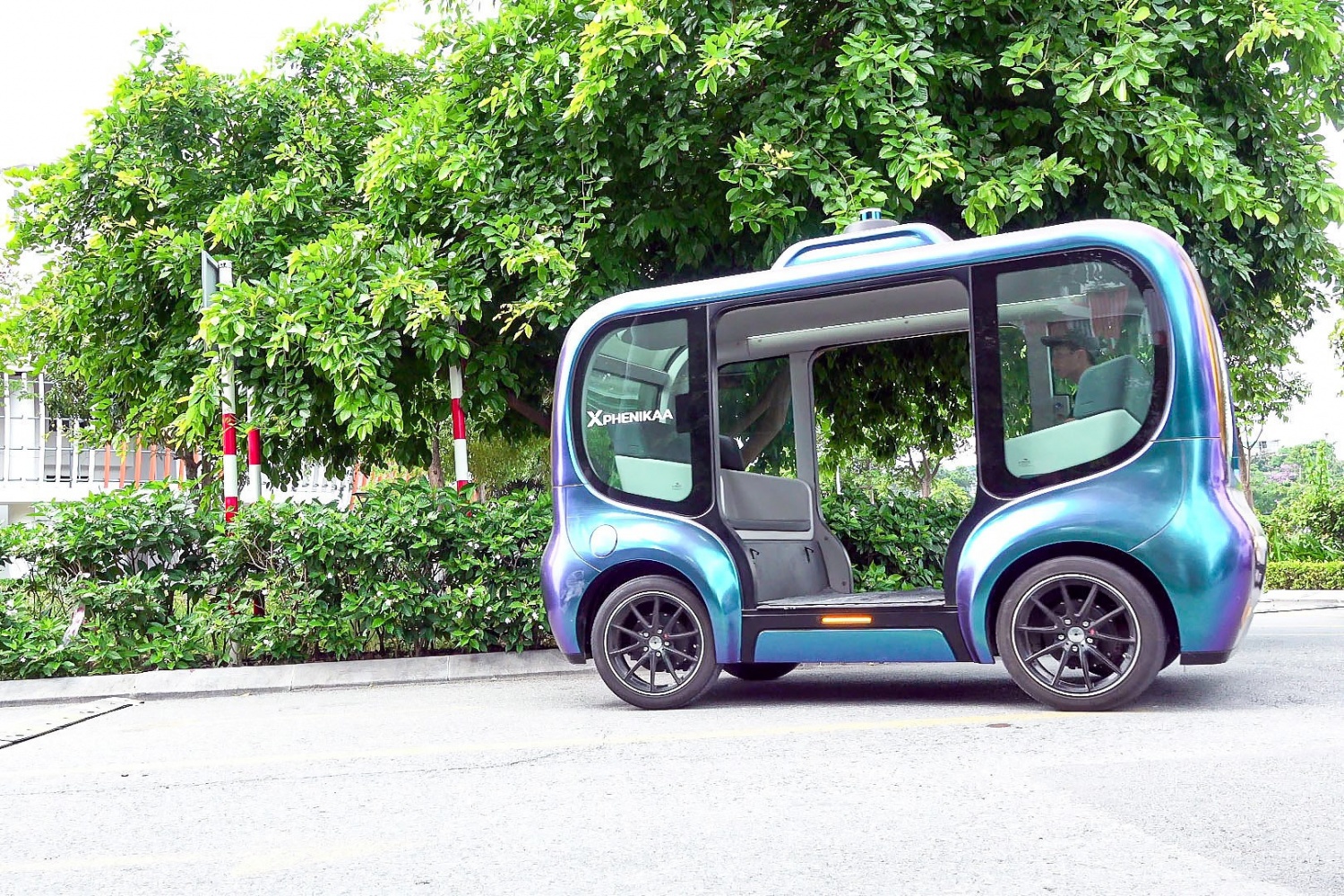 Hà Nội cho phép thử nghiệm xe buýt tự hành, robot taxi