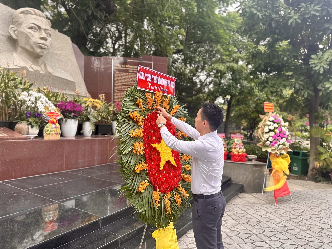 PQPOC dâng hương tri ân các Anh hùng liệt sĩ