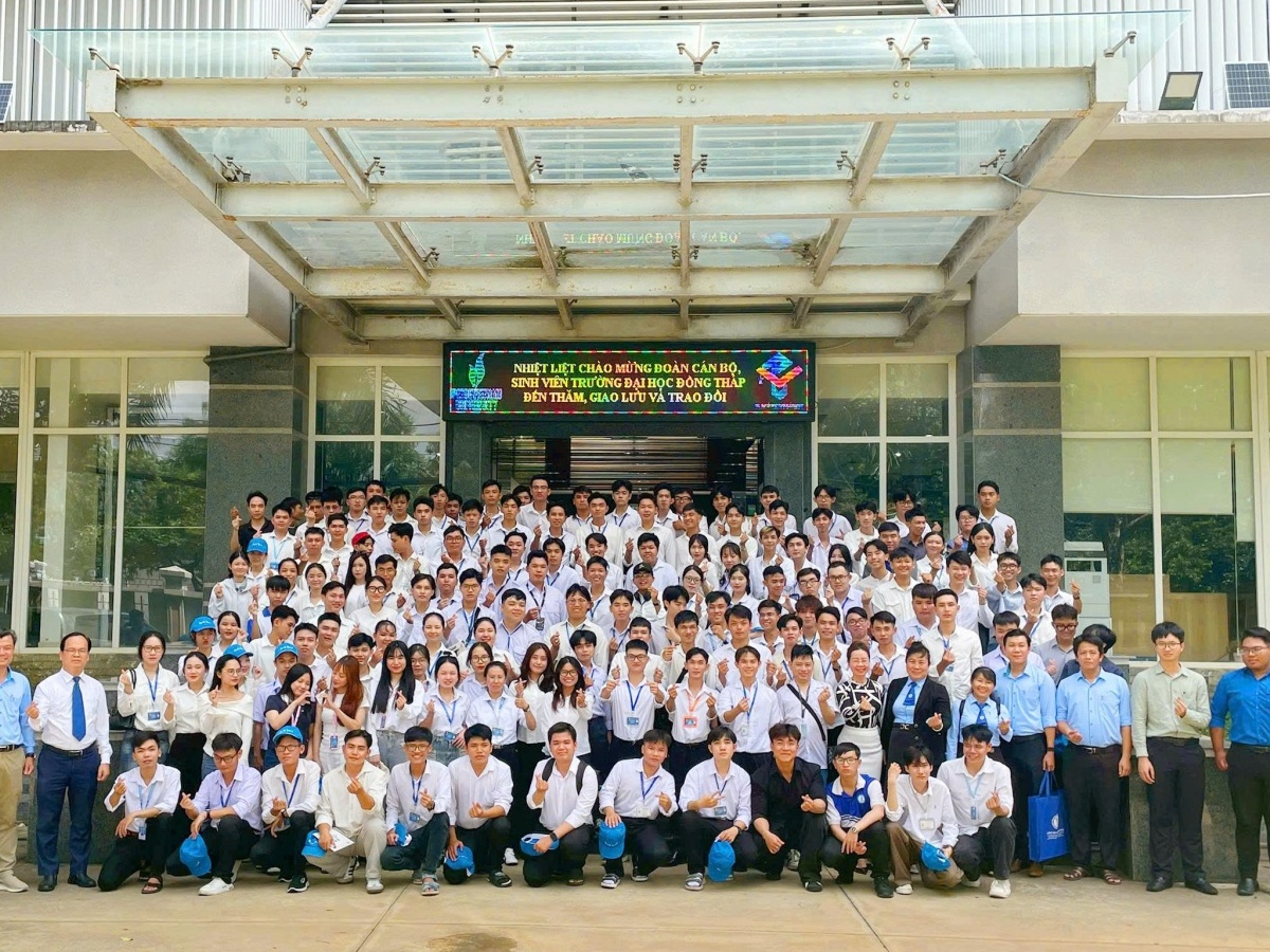 PVU đón tiếp đoàn cán bộ, giảng viên, sinh viên Trường Đại học Đồng Tháp đến tham và giao lưu học tập