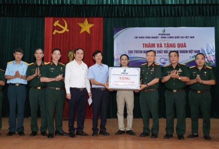 Hội CCB Bộ máy QL&ĐH PETROVIETNAM chung tay xoa dịu nỗi đau da cam