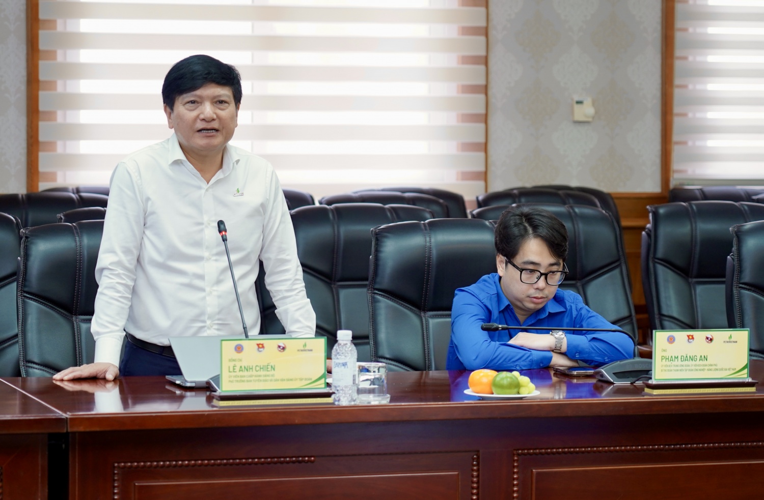 Tuổi trẻ Việt Nam - Lào tăng cường gắn kết, chia sẻ kinh nghiệm qua tìm hiểu thực tế tại PETROVIETNAM Tuổi trẻ Việt Nam Lào tăng cường gắn kết, chia sẻ kinh nghiệm qua tìm hiểu thực tế tại PETROVIETNAM