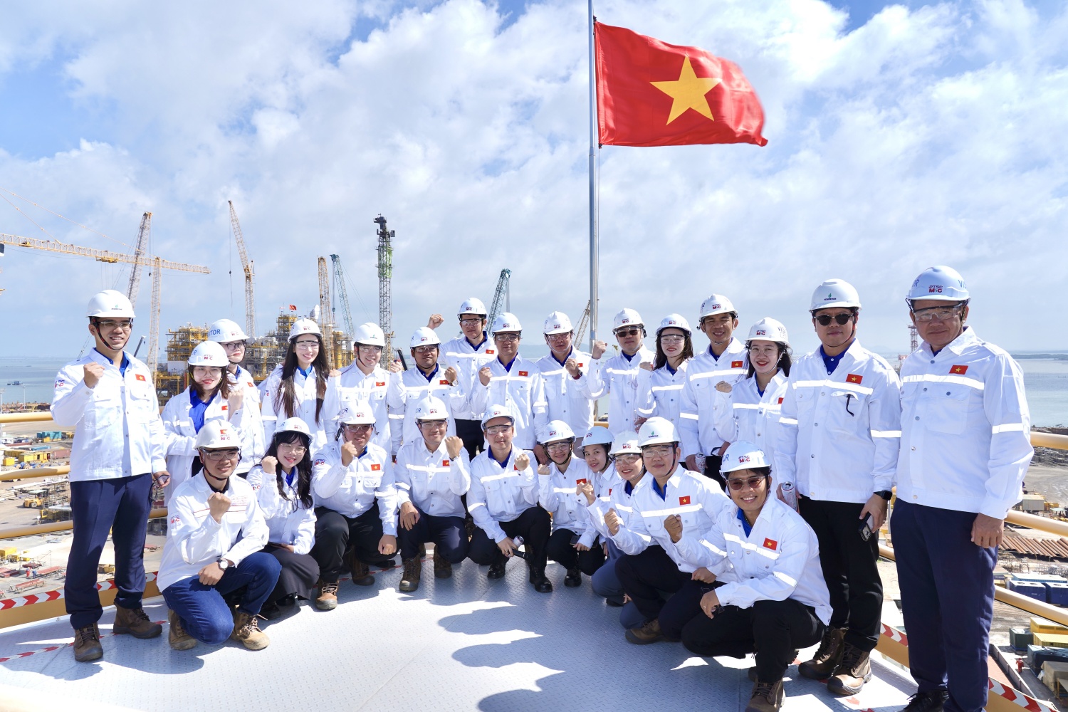 Tuổi trẻ Việt Nam - Lào tăng cường gắn kết, chia sẻ kinh nghiệm qua tìm hiểu thực tế tại PETROVIETNAM Tuổi trẻ Việt Nam Lào tăng cường gắn kết, chia sẻ kinh nghiệm qua tìm hiểu thực tế tại PETROVIETNAM