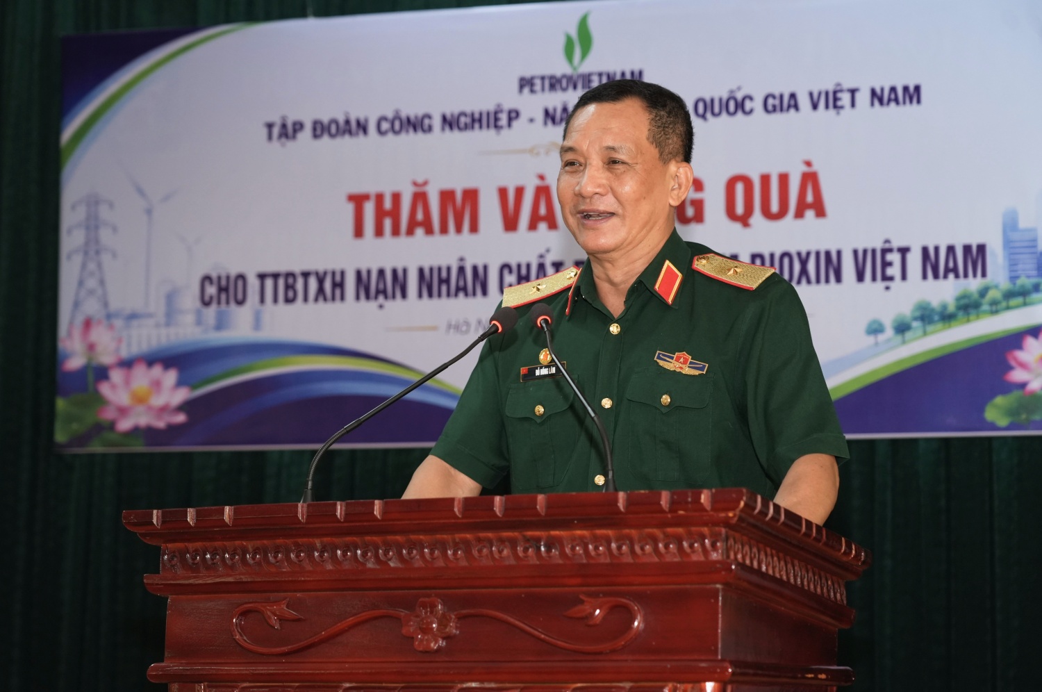 Hội CCB Bộ máy QL&ĐH PETROVIETNAM chung tay xoa dịu nỗi đau da cam Hội CCB Bộ máy QL&ĐH PETROVIETNAM chung tay xoa dịu nỗi đau da cam