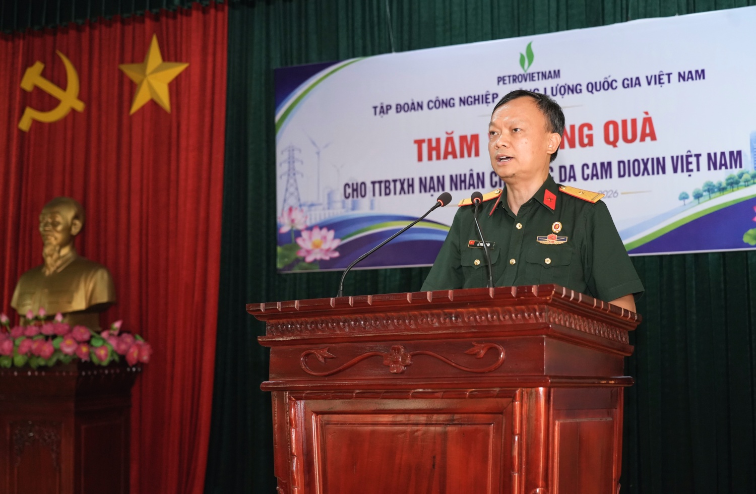 Hội CCB Bộ máy QL&ĐH PETROVIETNAM chung tay xoa dịu nỗi đau da cam Hội CCB Bộ máy QL&ĐH PETROVIETNAM chung tay xoa dịu nỗi đau da cam