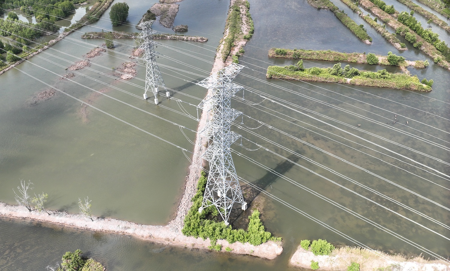 Hoàn thành Dự án TBA 220kV Năm Căn và đường dây 220kV Năm Căn - Cà Mau 2