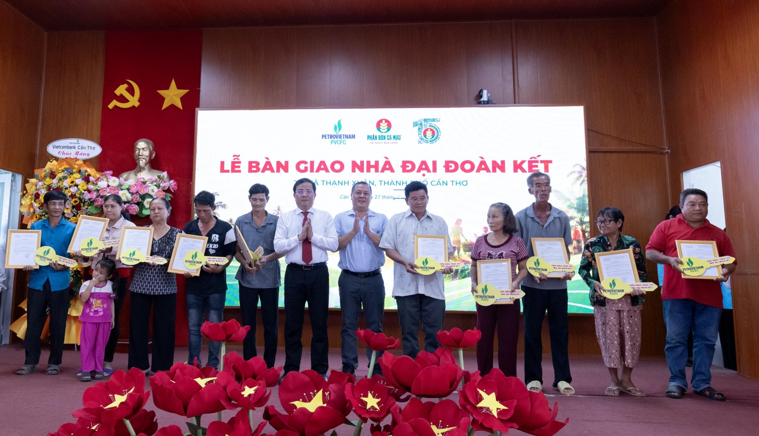 Phân bón Cà Mau trao tặng 55 mái ấm tại Cần Thơ