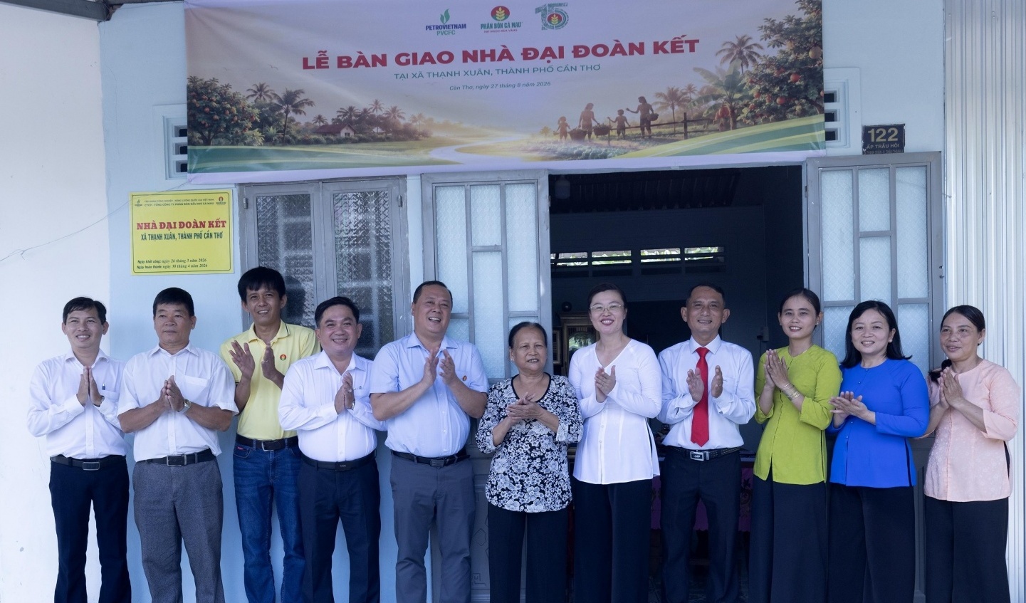 Phân bón Cà Mau trao tặng 55 mái ấm tại Cần Thơ