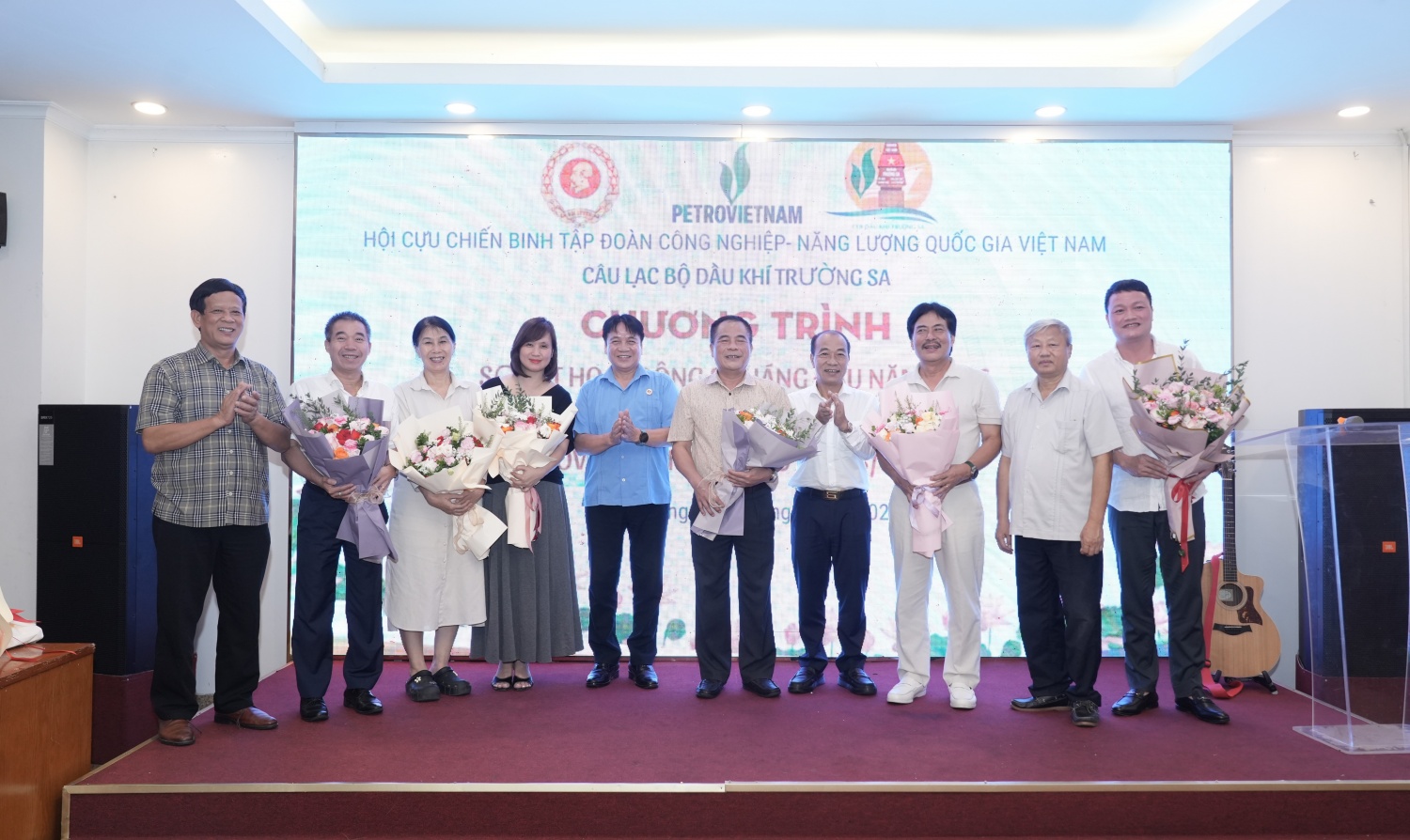 CLB Dầu khí Trường Sa: Gắn kết nghĩa tình biển đảo