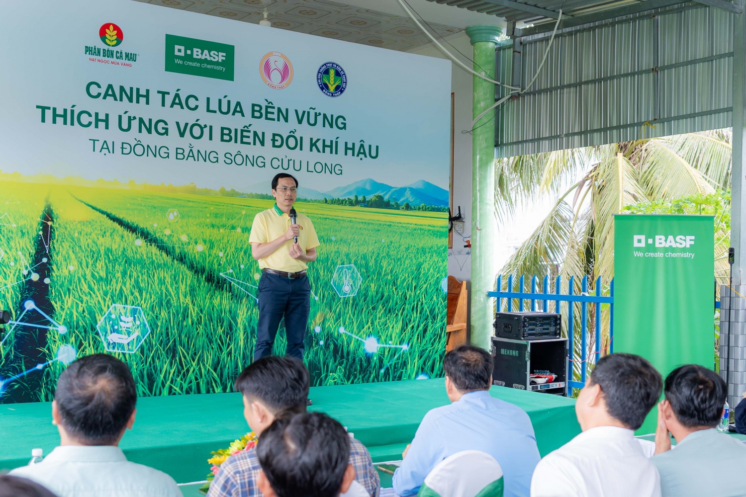 Phân bón Cà Mau mở lối canh tác lúa thích ứng biến đổi khí hậu Phân bón Cà Mau mở lối canh tác lúa thích ứng biến đổi khí hậu