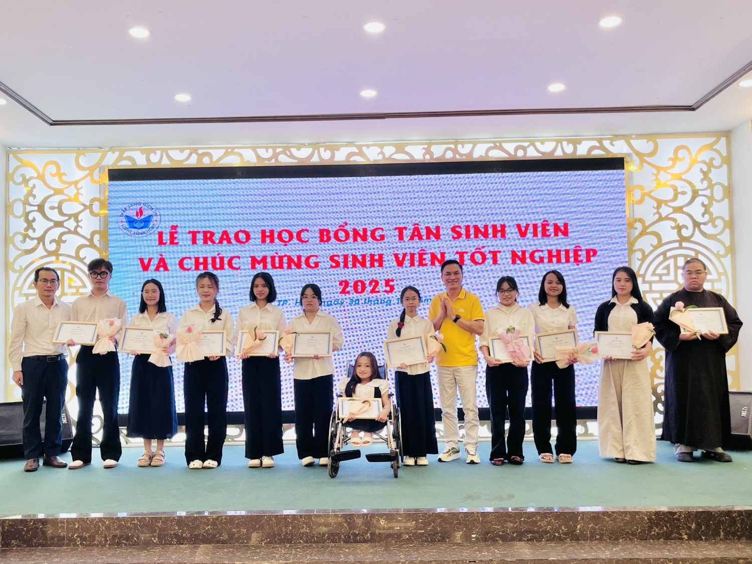 Nữ sinh “xương thủy tinh” bền bỉ chinh phục ước mơ Nữ sinh “xương thủy tinh” bền bỉ chinh phục ước mơ