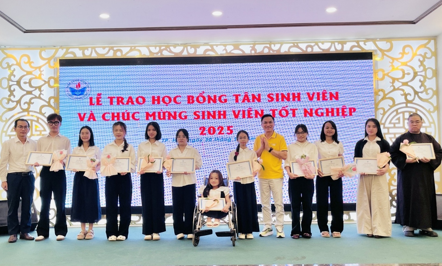 Nữ sinh “xương thủy tinh” bền bỉ chinh phục ước mơ