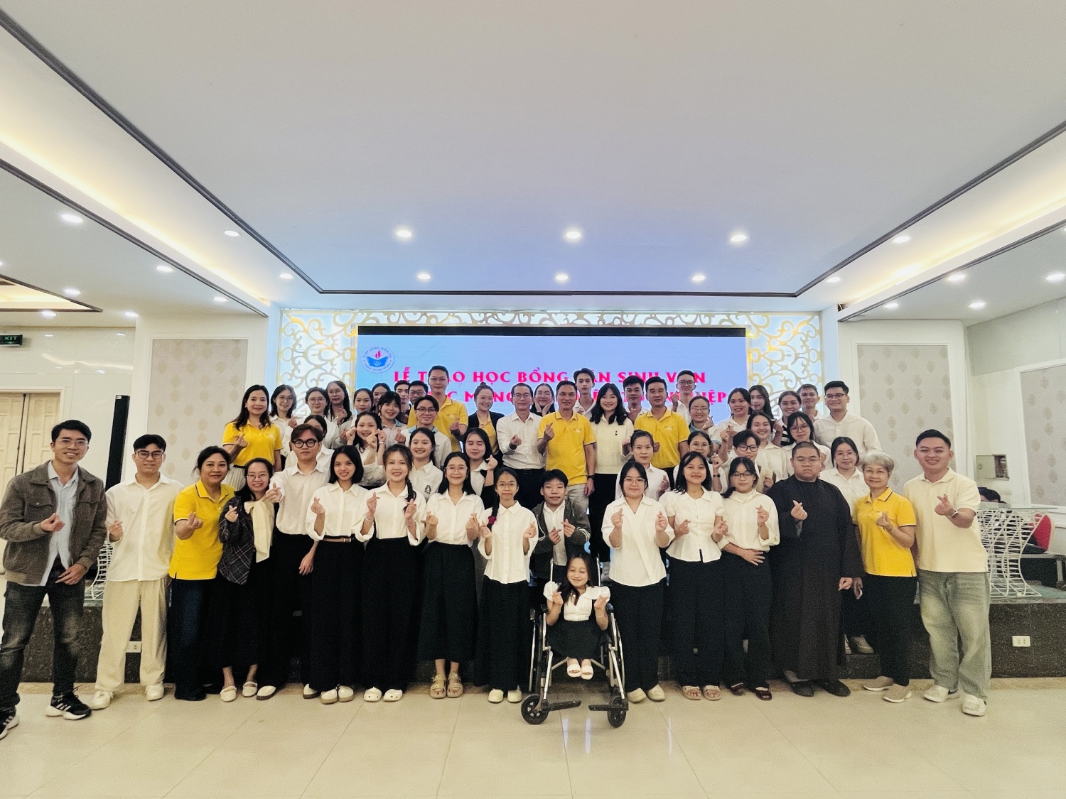 Nữ sinh “xương thủy tinh” bền bỉ chinh phục ước mơ Nữ sinh “xương thủy tinh” bền bỉ chinh phục ước mơ