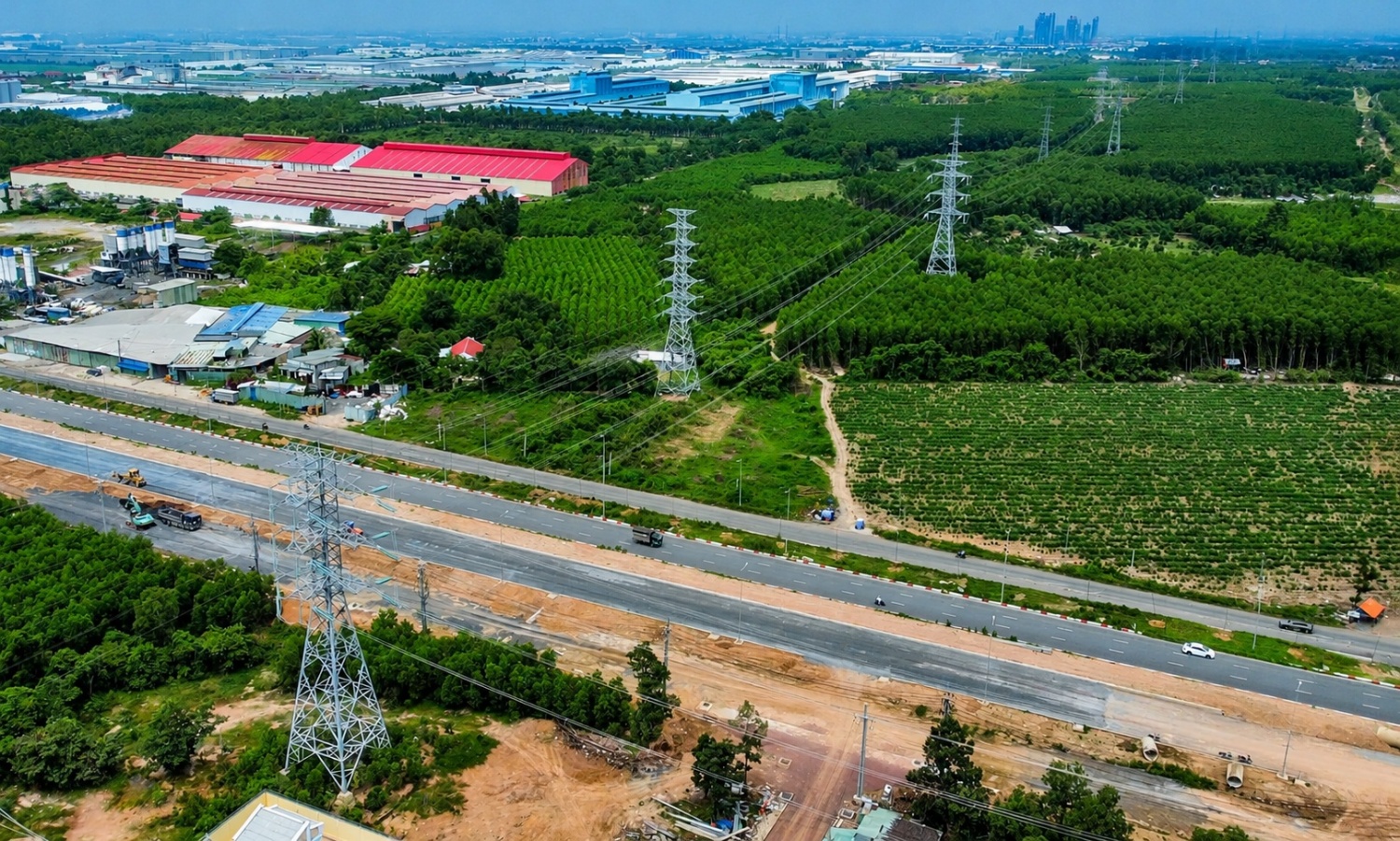 EVNNPT về đích 2 công trình truyền tải điện tại Đồng Nai, góp sức bảo đảm điện chào mừng Quốc khánh EVNNPT về đích 2 công trình truyền tải điện tại Đồng Nai
