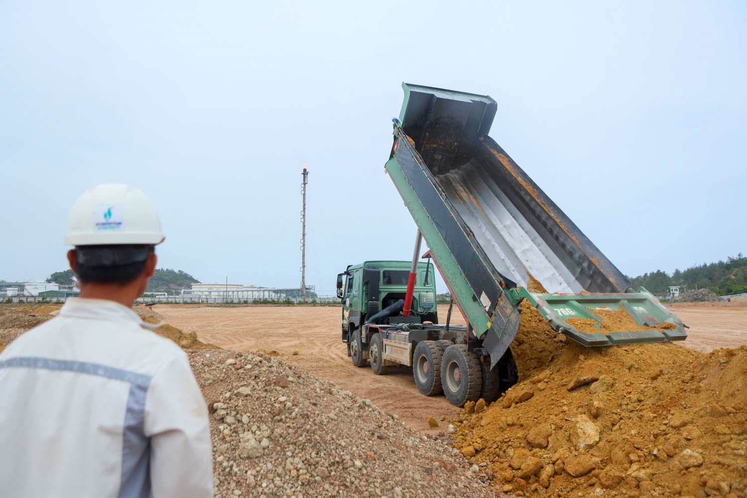 Xuyên lễ chạy đua với thời gian trên công trường Dung Quất Xuyên lễ chạy đua với thời gian trên công trường Dung Quất