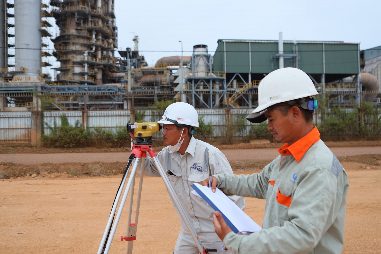 Xuyên lễ chạy đua với thời gian trên công trường Dung Quất Xuyên lễ chạy đua với thời gian trên công trường Dung Quất