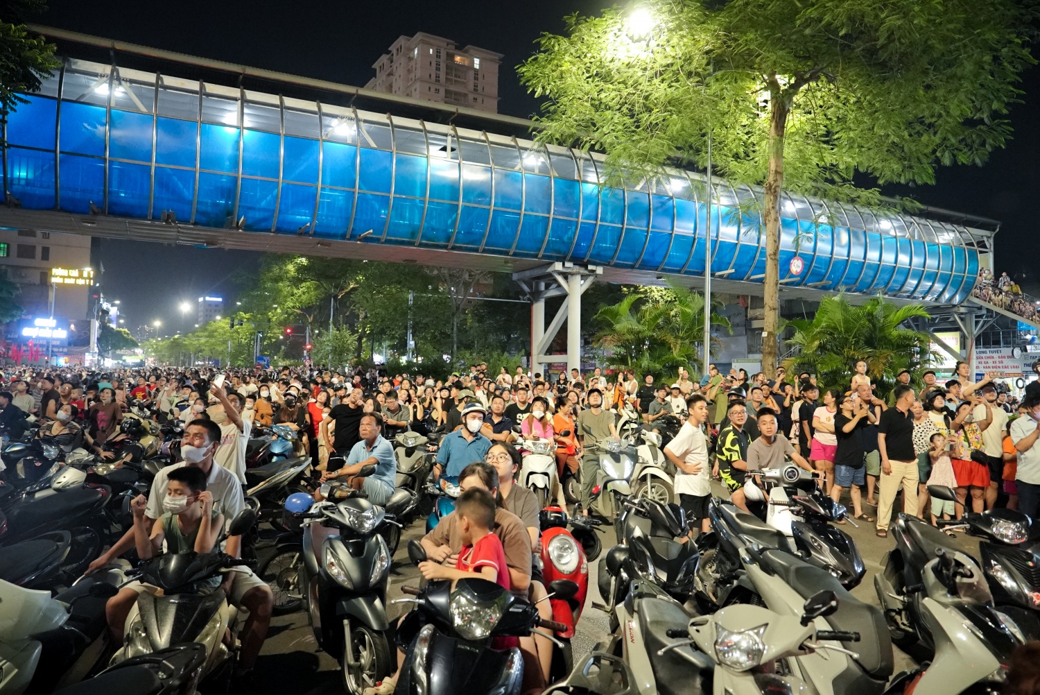 Hà Nội rực sáng trong đêm pháo hoa mừng Quốc khánh