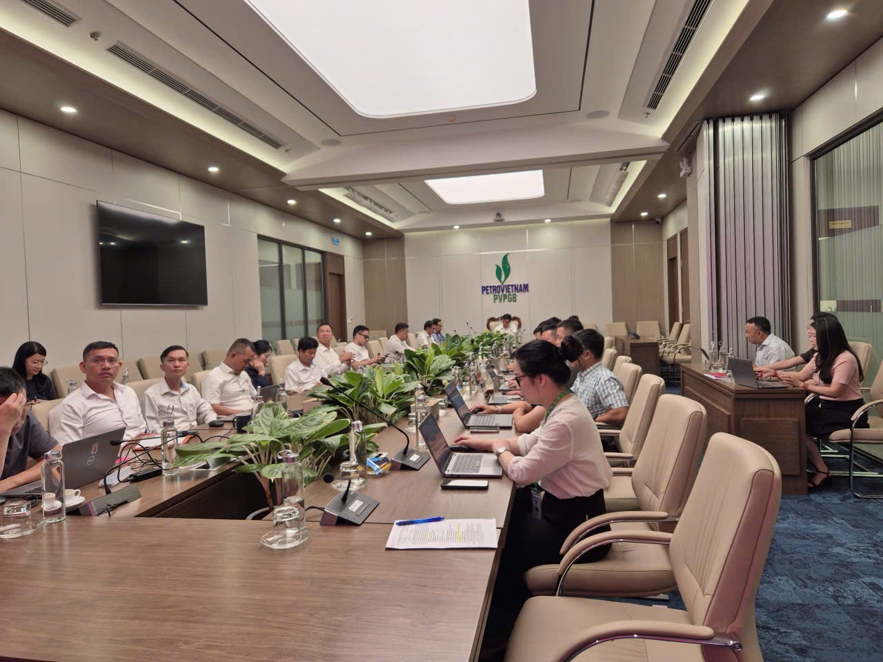 Đảng bộ PETROVIETNAM nghiên cứu, quán triệt các Nghị quyết, Chỉ thị của Bộ Chính trị