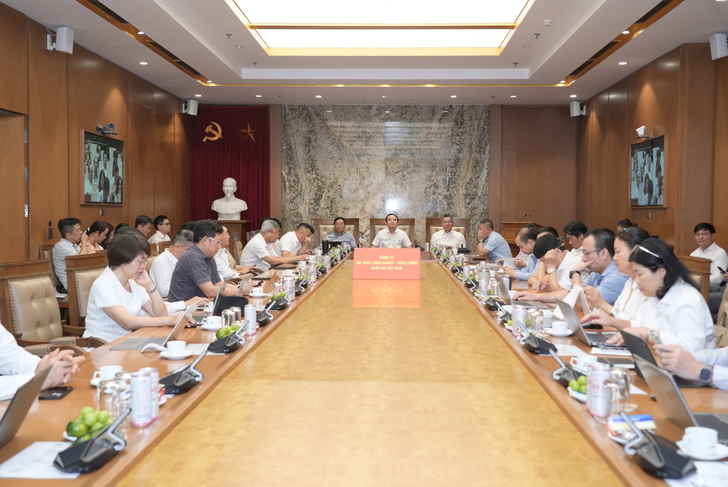 Đảng bộ PETROVIETNAM nghiên cứu, quán triệt các nghị quyết, chỉ thị của Bộ Chính trị