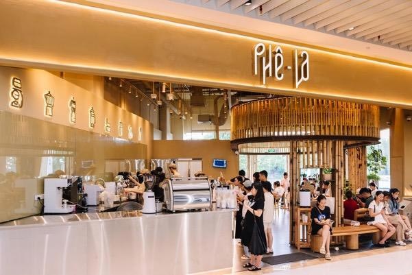 Một TTTM chỉ mới khai trương 3 ngày đã hút hơn 20 triệu lượt xem, có màn cầu hôn gây bão mạng xã hội