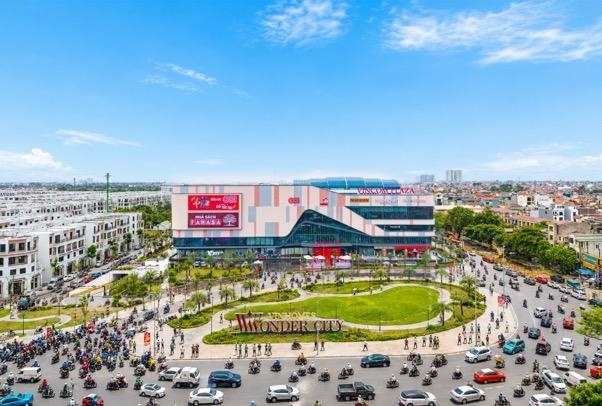 Một TTTM chỉ mới khai trương 3 ngày đã hút hơn 20 triệu lượt xem, có màn cầu hôn gây bão mạng xã hội