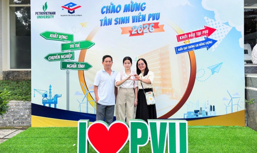 PVU chào đón tân sinh viên Khóa 15 PVU chào đón tân sinh viên Khóa 15