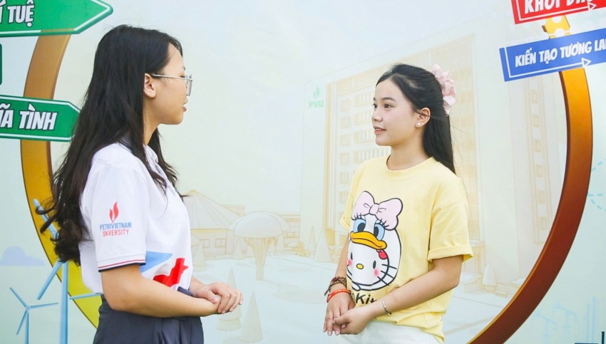 PVU chào đón tân sinh viên Khóa 15 PVU chào đón tân sinh viên Khóa 15