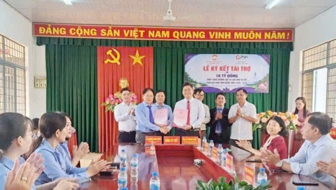 Bảo hiểm PVI Tây Nam “Thắp sáng đường quê” tại tỉnh Đồng Tháp Bảo hiểm PVI Tây Nam “Thắp sáng đường quê” tại tỉnh Đồng Tháp