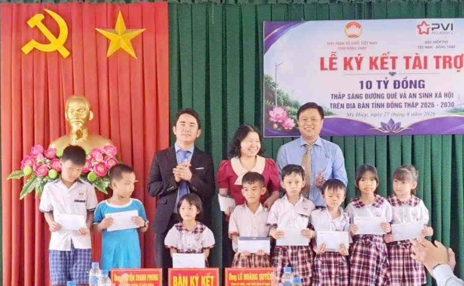 Bảo hiểm PVI Tây Nam “Thắp sáng đường quê” tại tỉnh Đồng Tháp Bảo hiểm PVI Tây Nam “Thắp sáng đường quê” tại tỉnh Đồng Tháp