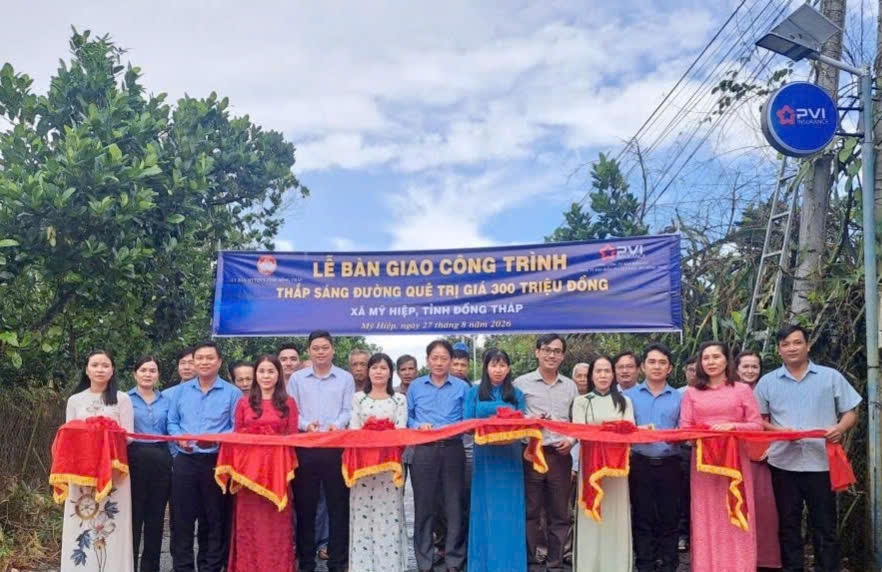 Bảo hiểm PVI Tây Nam “Thắp sáng đường quê” tại tỉnh Đồng Tháp Bảo hiểm PVI Tây Nam “Thắp sáng đường quê” tại tỉnh Đồng Tháp