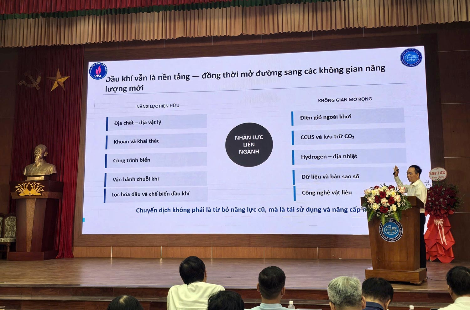 Đào tạo nhân lực Mỏ - Địa chất phải xứng tầm quốc tế Đào tạo nhân lực Mỏ - Địa chất xứng tầm quốc tế