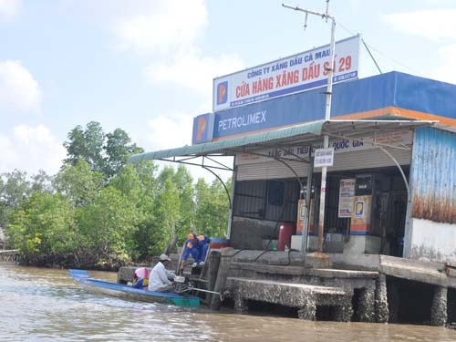 TP HCM tạm thời cho phép kinh doanh xăng dầu trên mặt nước