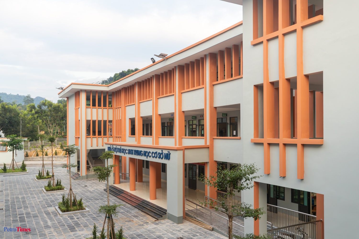 Mái trường nghĩa tình nơi biên cương Phong Thổ Mái trường nghĩa tình PETROVIETNAM nơi biên cương Phong Thổ