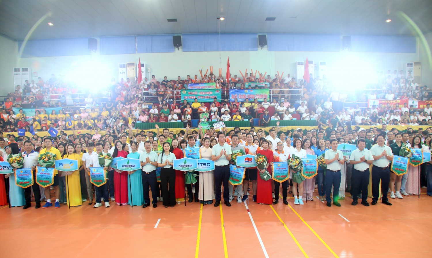 Sôi động Lễ khai mạc Hội thao Petrovietnam năm 2026 khu vực phía Nam Sôi động Lễ khai mạc Hội thao Petrovietnam năm 2026 khu vực phía Nam