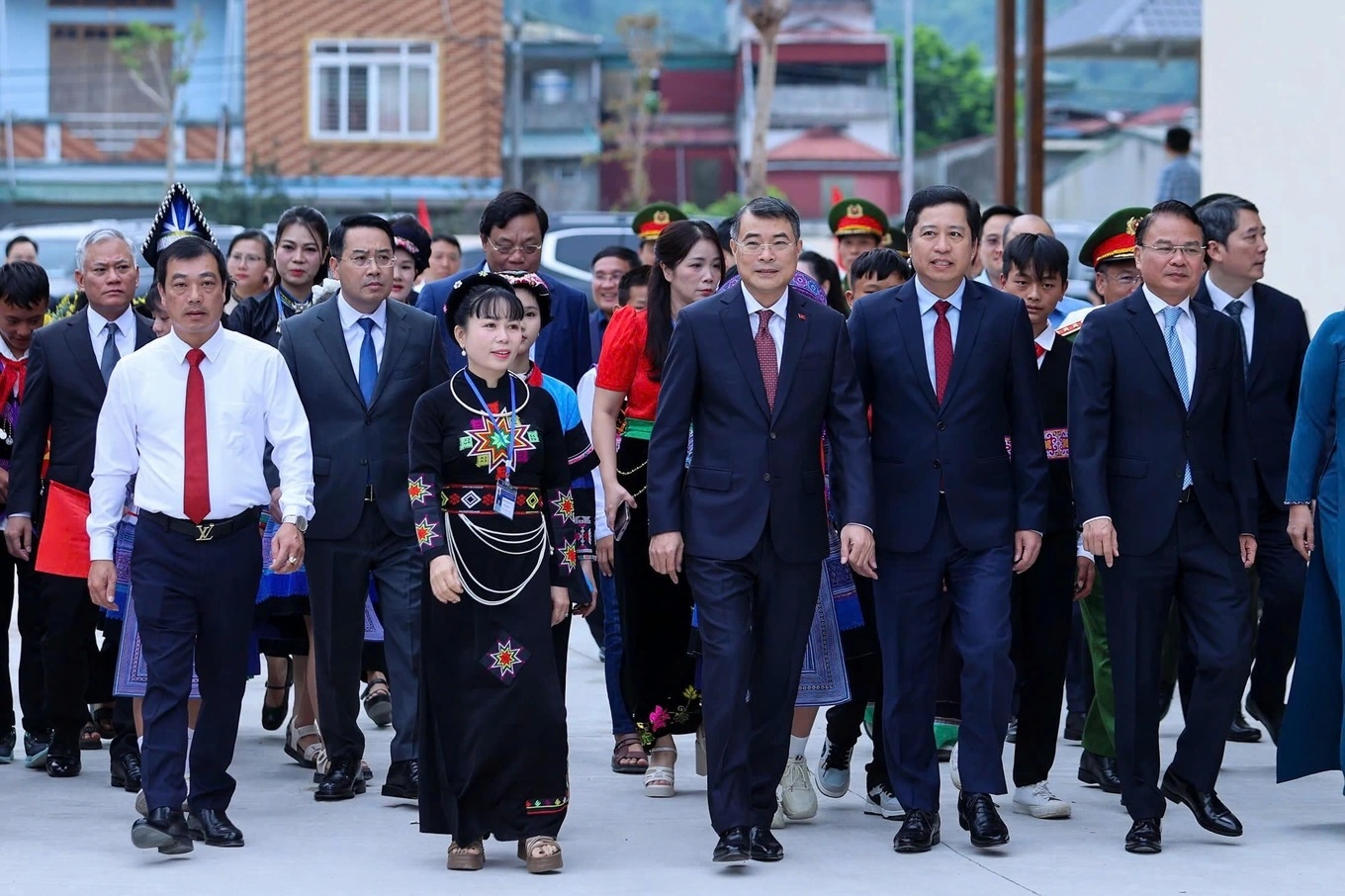 Khai giảng và khánh thành Trường PETROVIETNAM - Phong Thổ (Lai Châu): Từ nghĩa tình đến trí tuệ và khát vọng nơi biên cương Khai giảng và khánh thành Trường PETROVIETNAM - Phong Thổ (Lai Châu): Từ nghĩa tình đến trí tuệ và khát vọng nơi biên cương