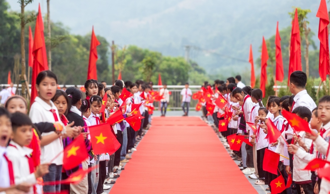 Niềm vui nơi ngôi trường mới giữa núi rừng Phong Thổ