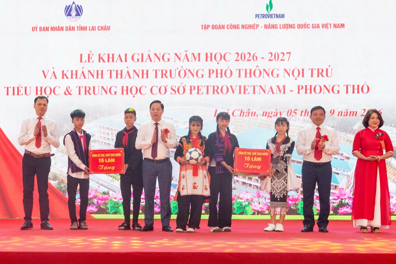 Khai giảng và khánh thành Trường PETROVIETNAM - Phong Thổ (Lai Châu): Điểm tựa cho ước mơ và khát vọng bay xa Khai giảng và khánh thành Trường PETROVIETNAM - Phong Thổ (Lai Châu): Điểm tựa cho ước mơ và khát vọng bay xa