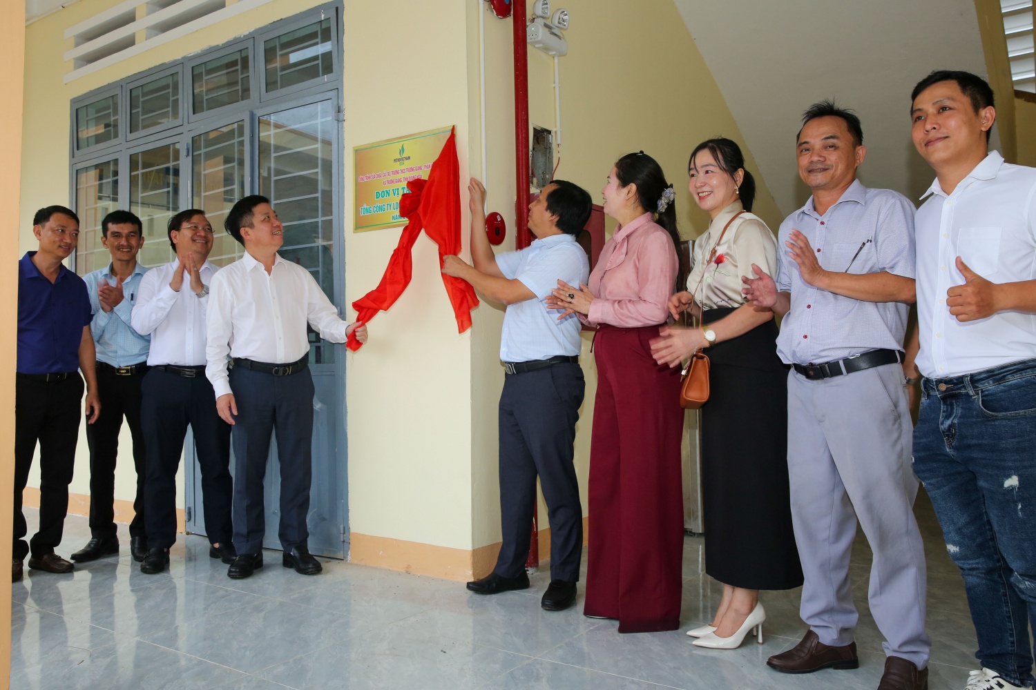 BSR mang niềm vui năm học mới đến học sinh xã Trường Giang
