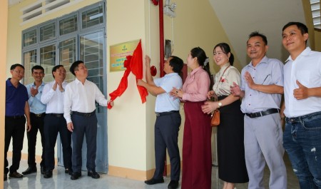 BSR mang niềm vui năm học mới đến học sinh xã Trường Giang
