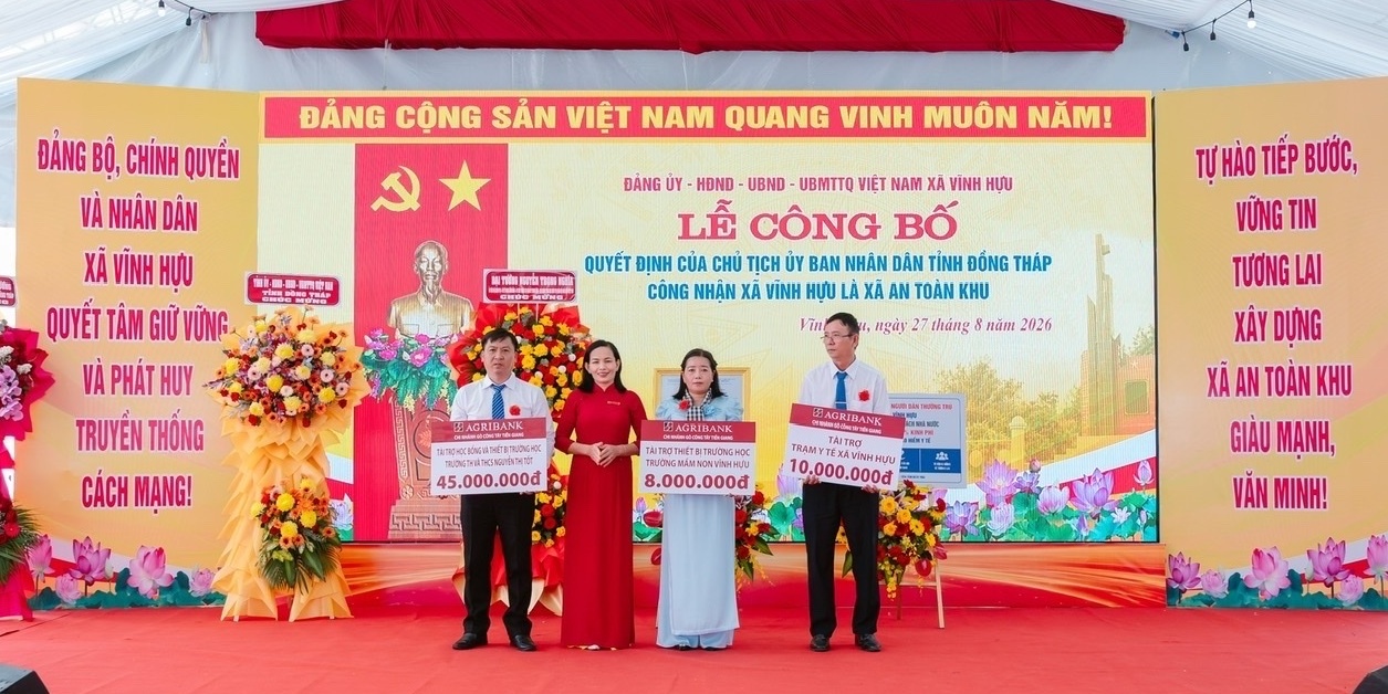 Agribank nối dài hành trình "Nâng bước em tới trường"